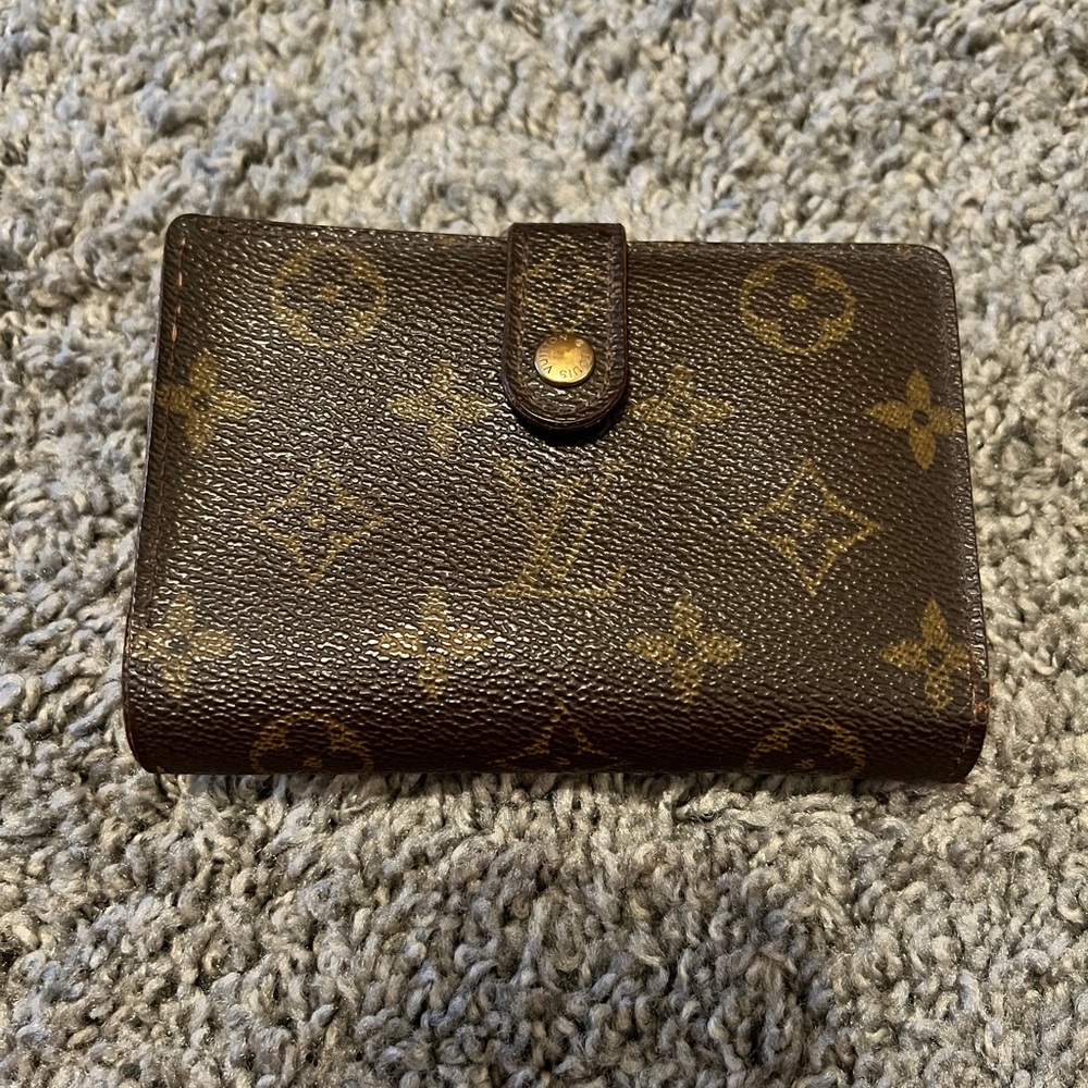 Louis Vuitton Kisslock wallet with printed code